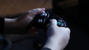 G2, FUT earn dramatic wins to reach CS:GO quarterfinals at EWC