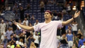 No. 1 Alexander Zverev wins last 2 sets, survives U.S. Open opener No. 1 Alexander Zverev wins last 2 sets, survives U.S. Open opener