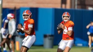 No. 17 Florida holds off naming QB1 with No. 3 Georgia up next
