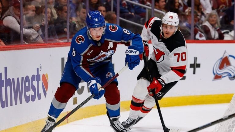 Avalanche use 4-goal third period to end Devils’ 4-game win streak